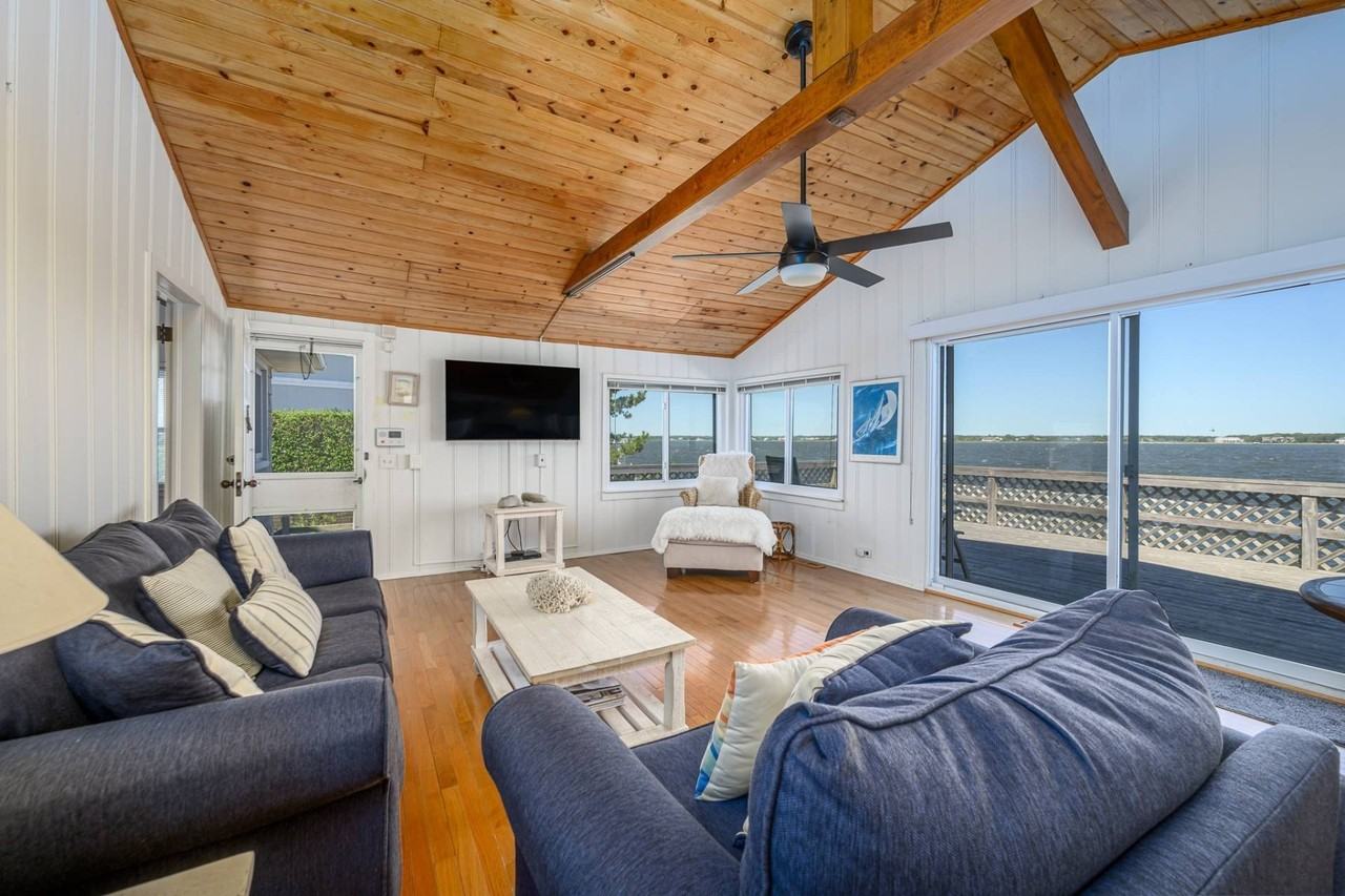 106 Harbor Rd - Photo 3 of 16