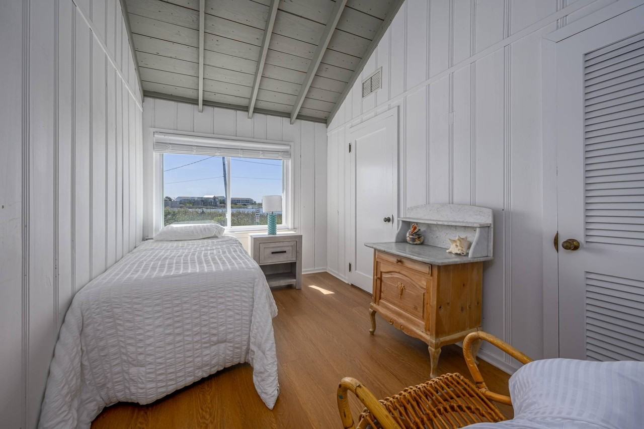 106 Harbor Rd - Photo 7 of 16