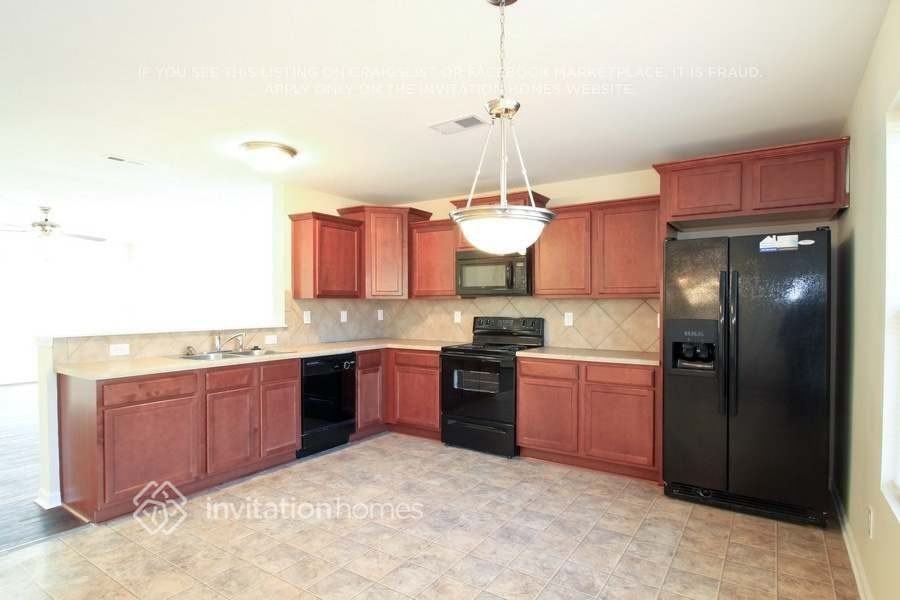 1084 Joselynn Dr - Photo 5 of 18