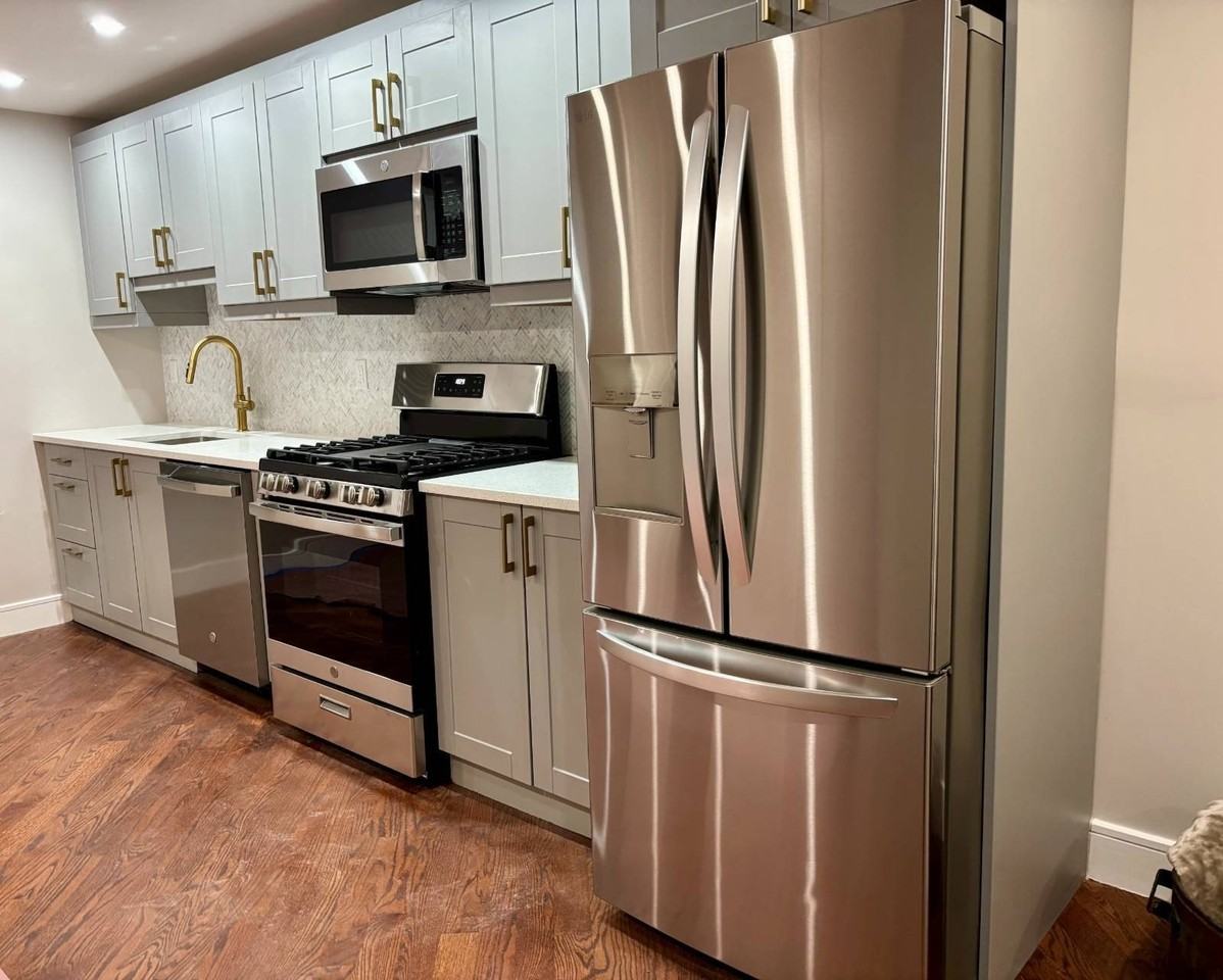 904 Sterling Pl - Photo 3 of 7