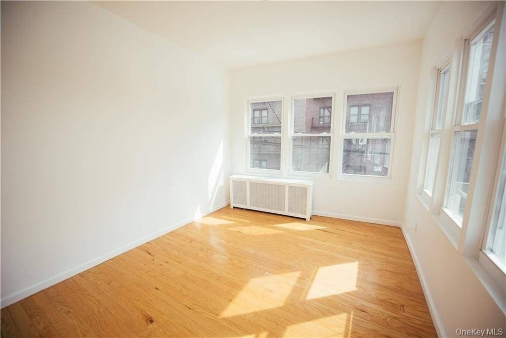 1443 Beach Ave #2F - Photo 4 of 11