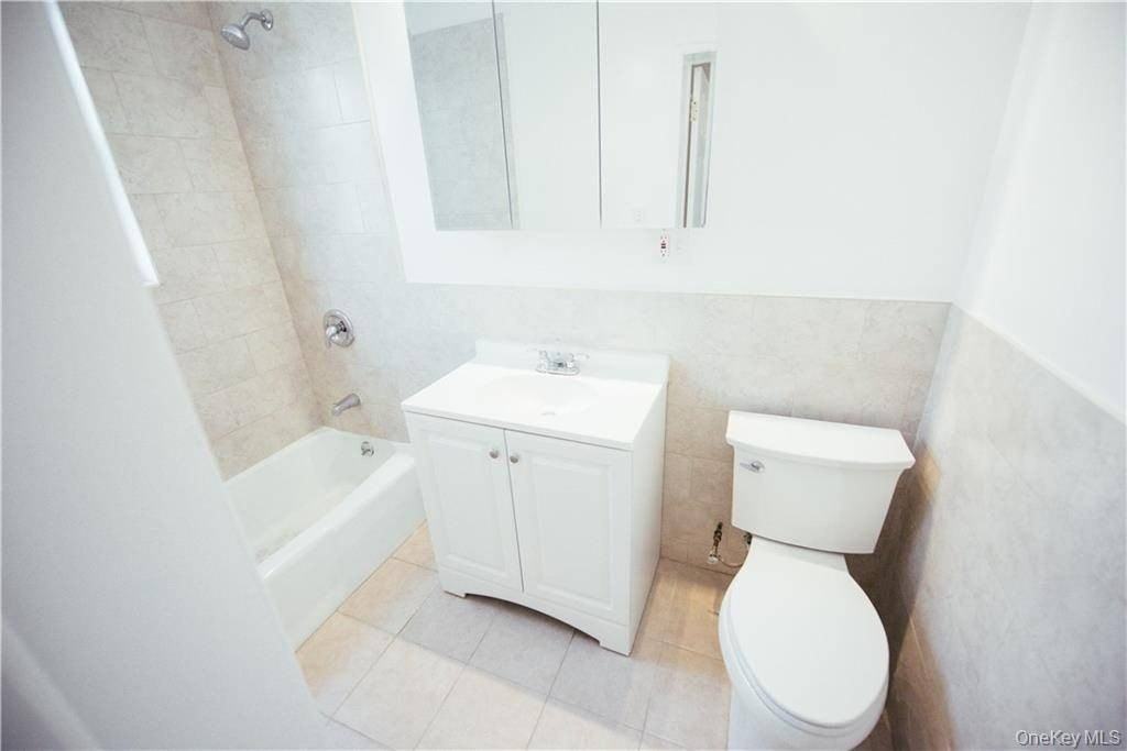 1443 Beach Ave #2F - Photo 5 of 11