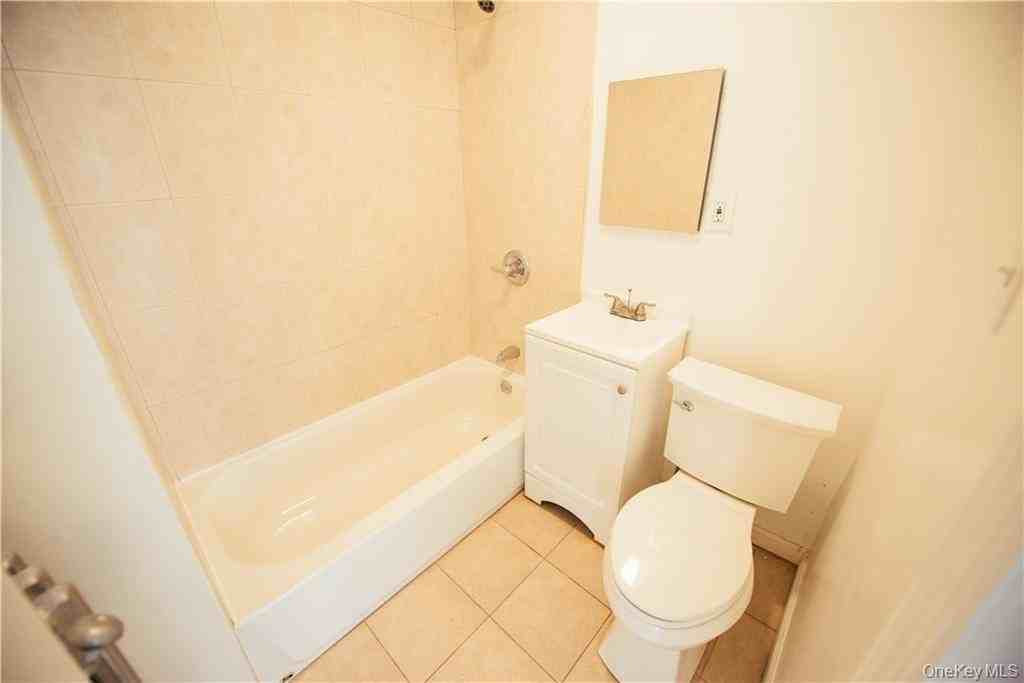 1443 Beach Ave #2F - Photo 6 of 11
