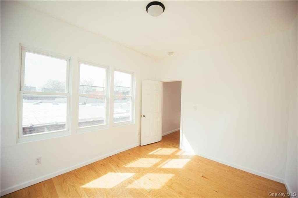 1443 Beach Ave #2F - Photo 7 of 11