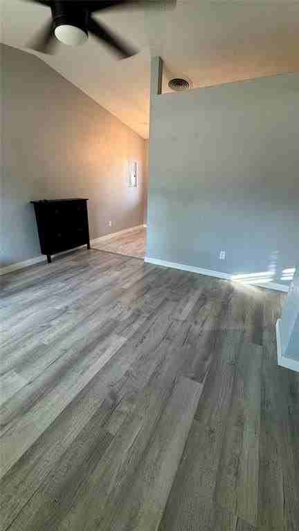 914 Drake Dr #914 - Photo 5 of 17