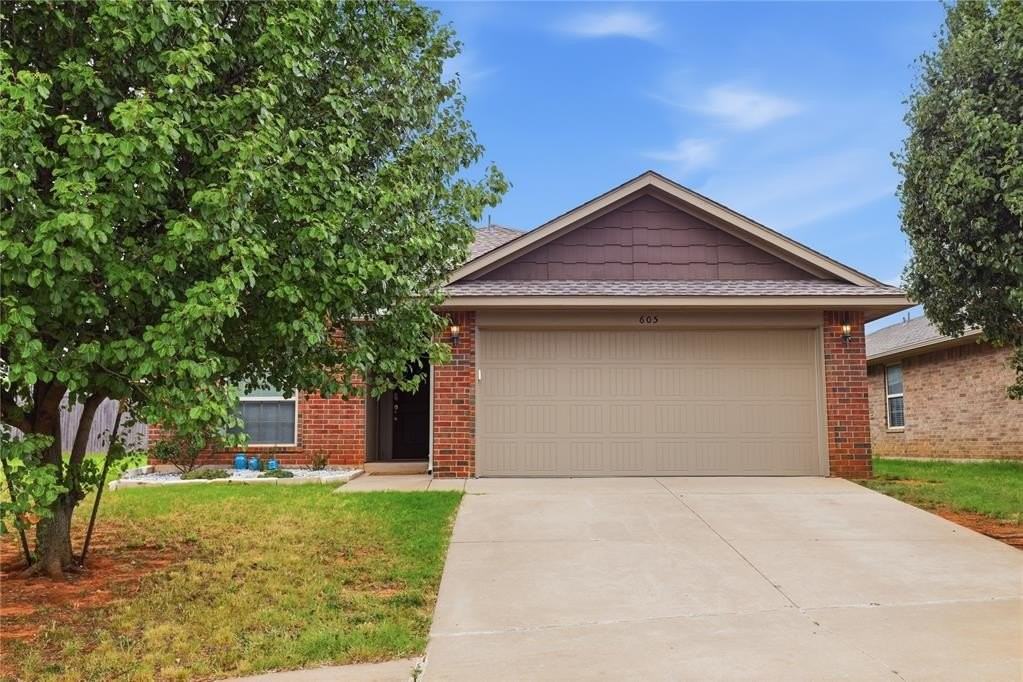 605 Inverleith Cir - Photo 3 of 36