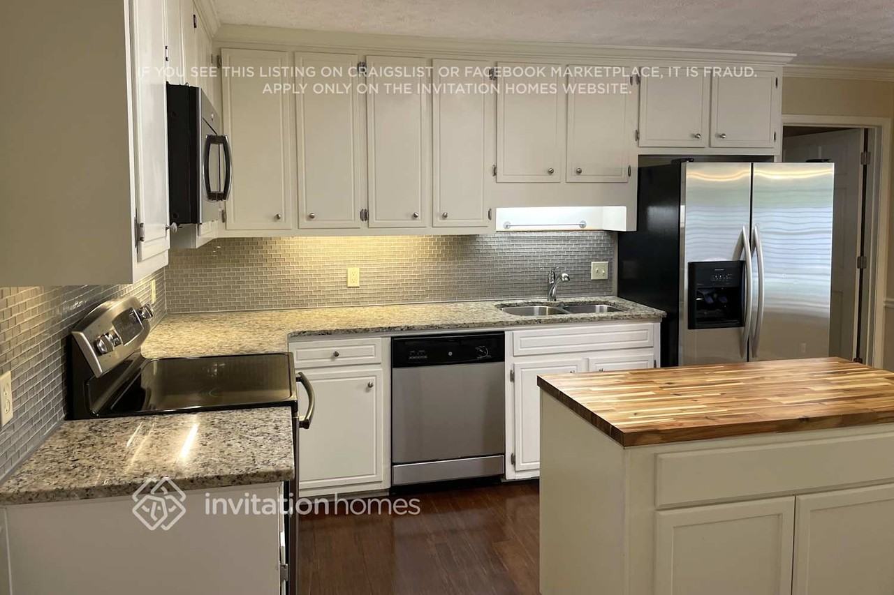 3761 Apple Way - Photo 4 of 17