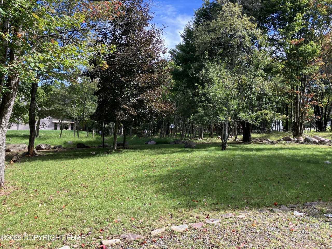 97 Lindbergh Cir - Photo 4 of 12