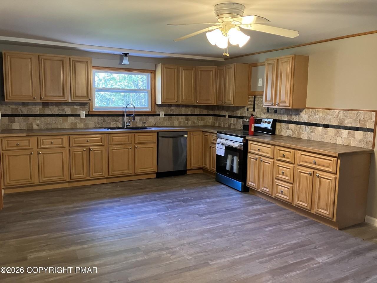 97 Lindbergh Cir - Photo 6 of 12