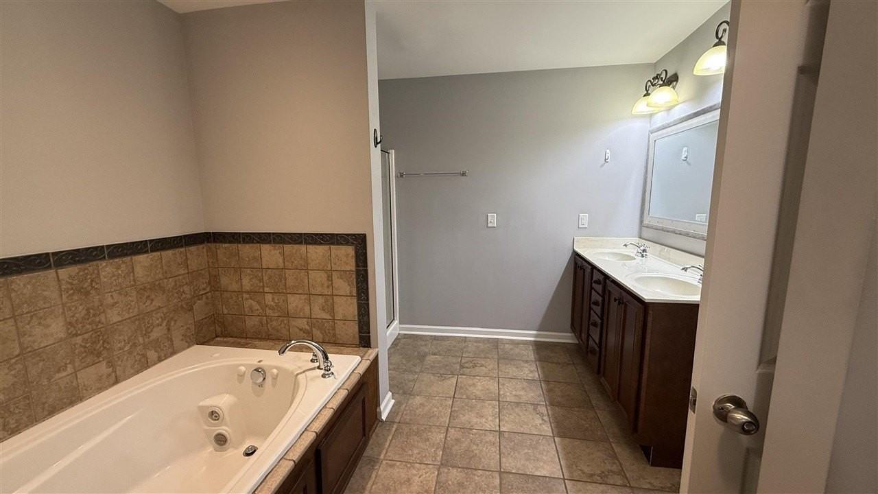 354 White Dogwood Dr - Photo 5 of 9