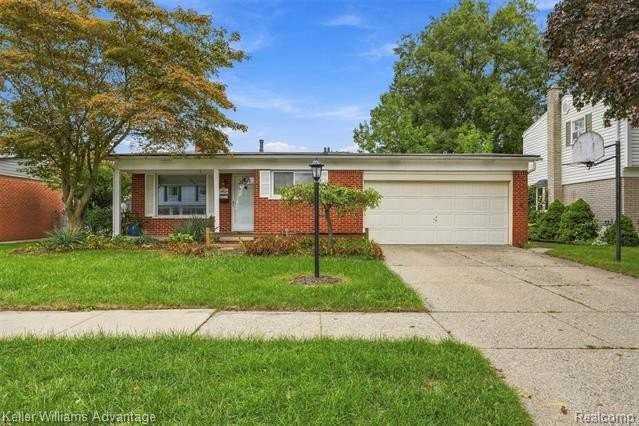 39694 Birchwood Dr - Photo 2 of 30