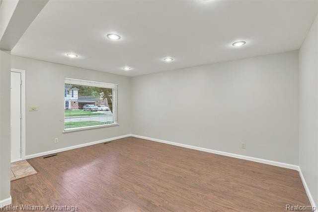 39694 Birchwood Dr - Photo 4 of 30