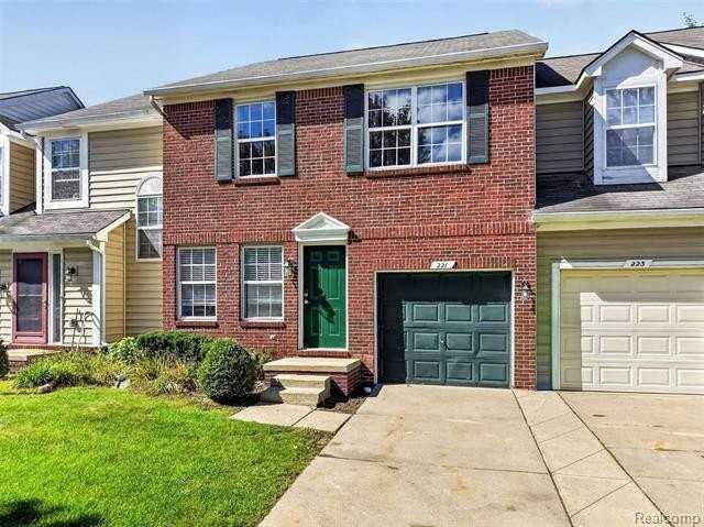 221 Tucker St - Photo 4 of 37