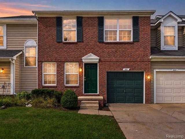221 Tucker St - Photo 6 of 37