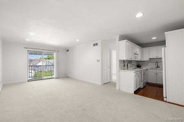 444 Chester St #420 - Photo 3 of 31