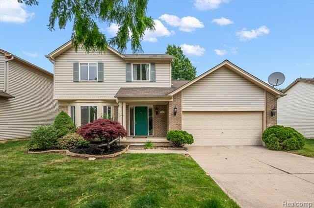 125 Algansee Dr - Photo 2 of 49