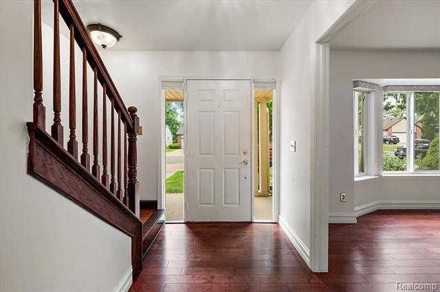 125 Algansee Dr - Photo 4 of 49