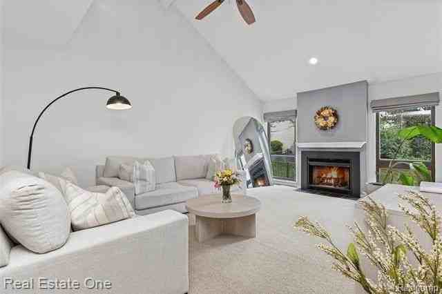 732 Hamilton Ct - Photo 3 of 22