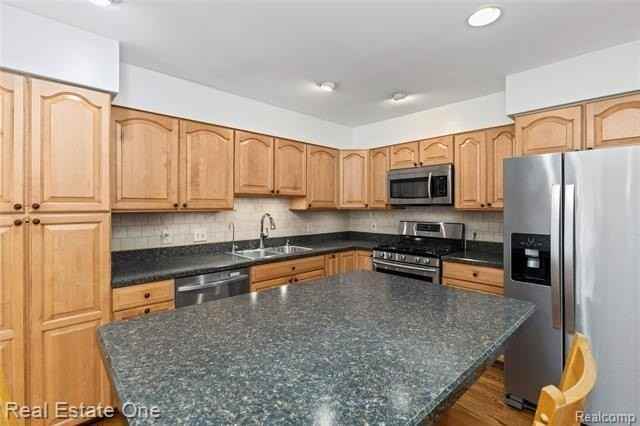 732 Hamilton Ct - Photo 4 of 22