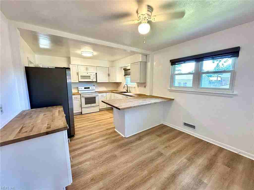 1049 Baker Rd - Photo 5 of 9