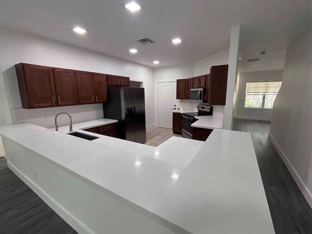 3930 Sabal Way - Photo 3 of 24
