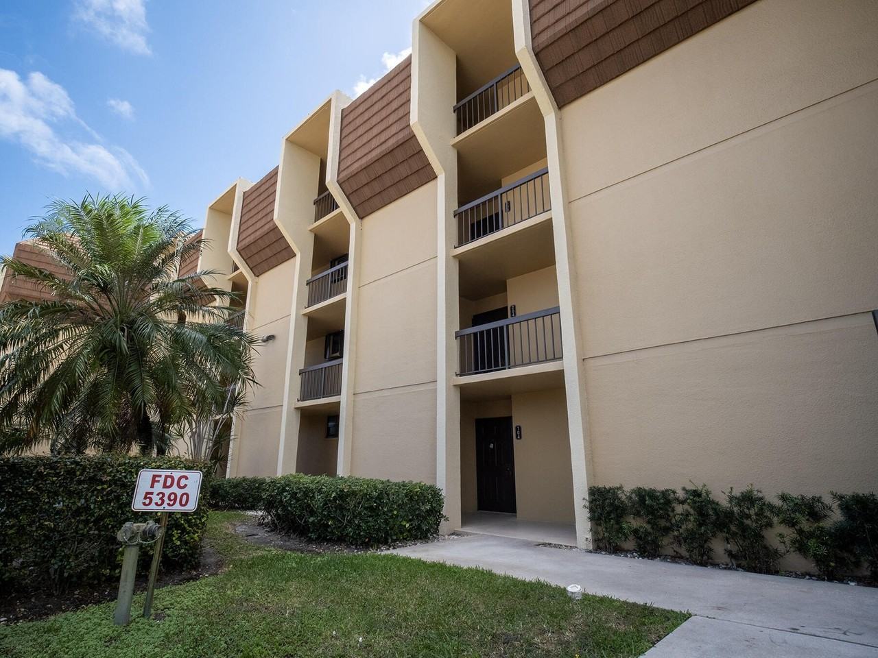5390 Woodland Lakes Dr #104 - Photo 2 of 29