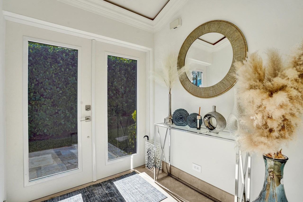 1212 Hillsboro Mile - Photo 3 of 21