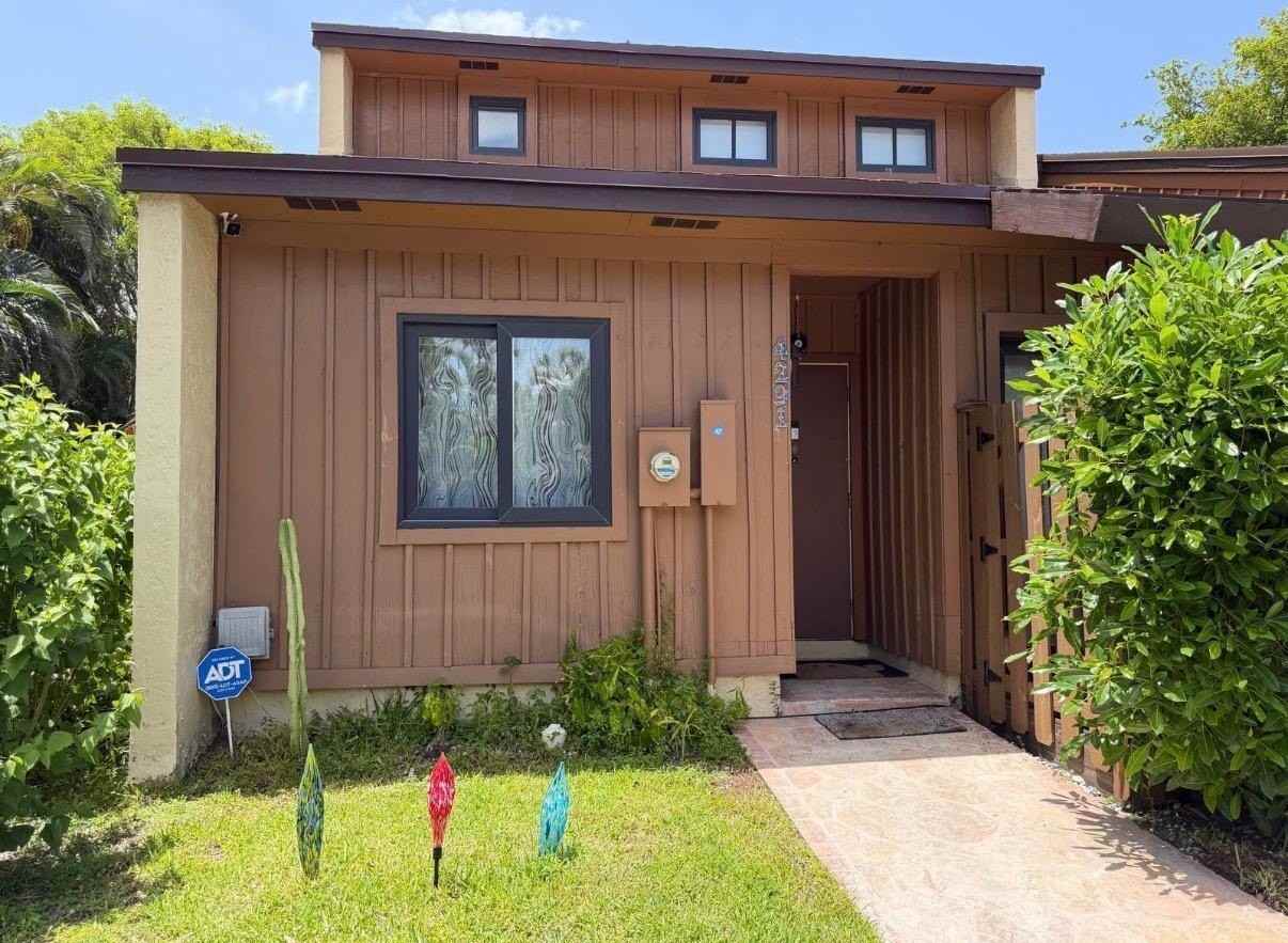 4291 S Pine Island Rd - Photo 2 of 15