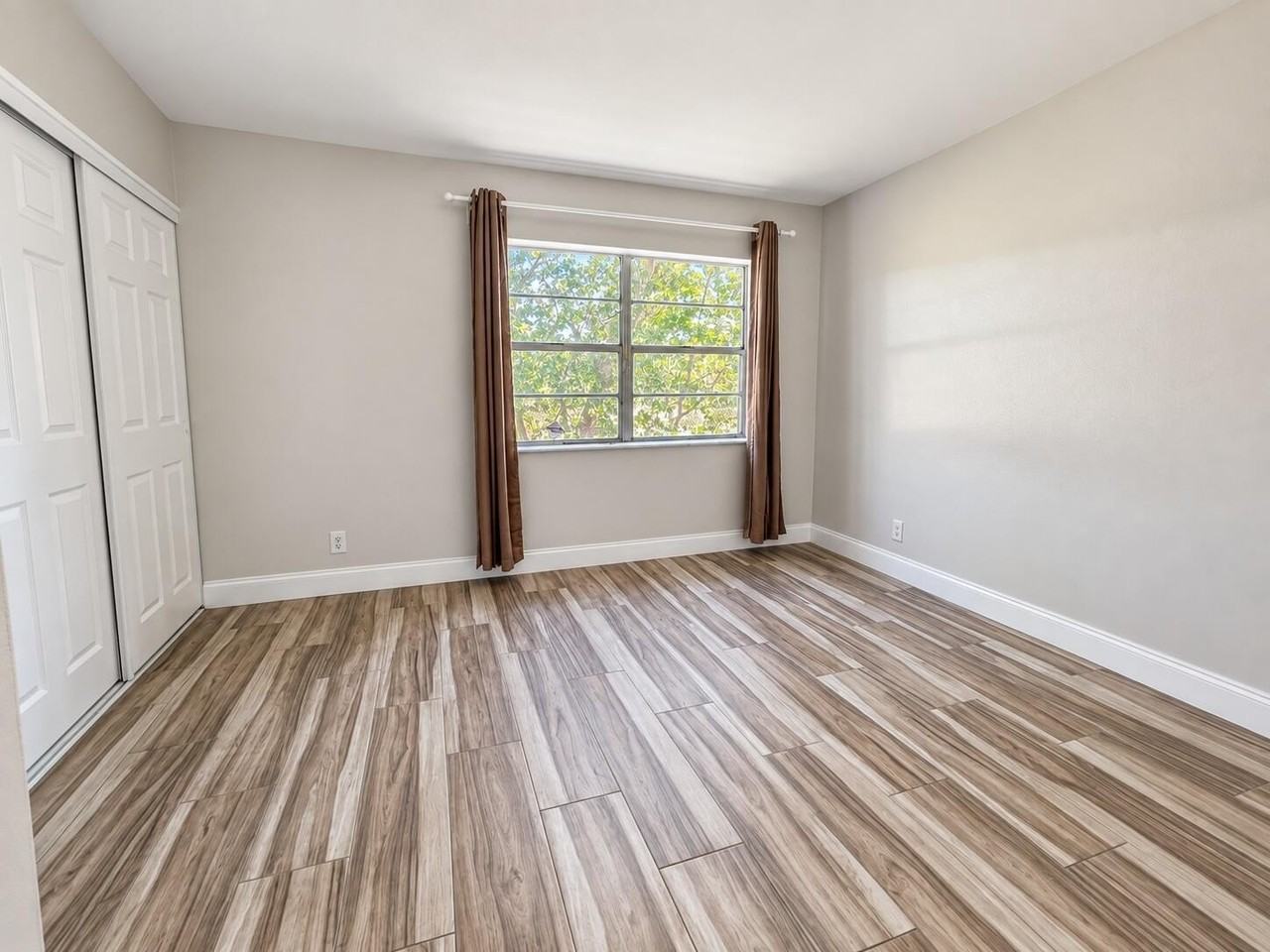 7385 W Sunrise Blvd - Photo 4 of 13