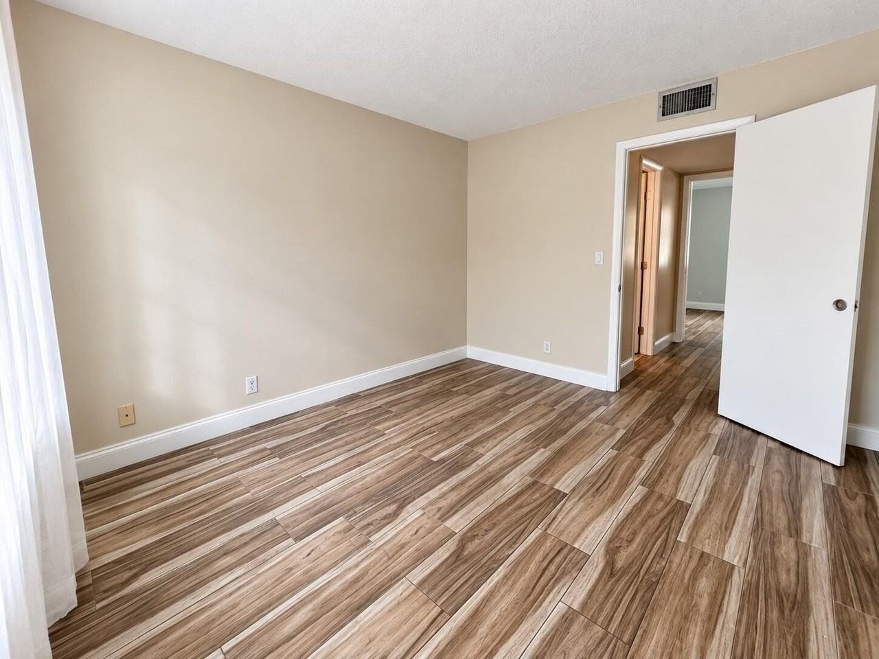 7385 W Sunrise Blvd - Photo 5 of 13