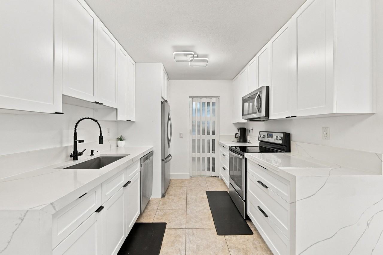 4999 Sw 6th St - Photo 2 of 38