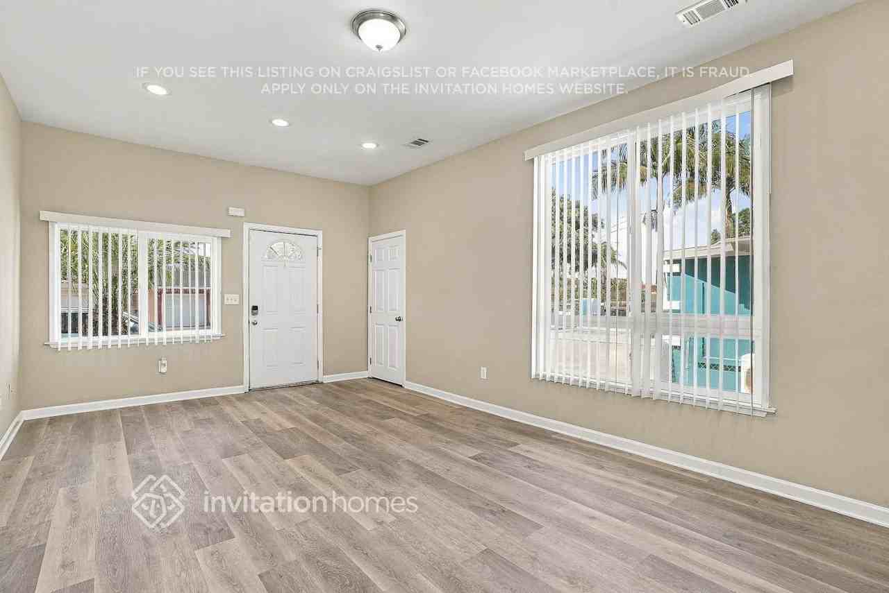 3524 Baltic Ave - Photo 4 of 17