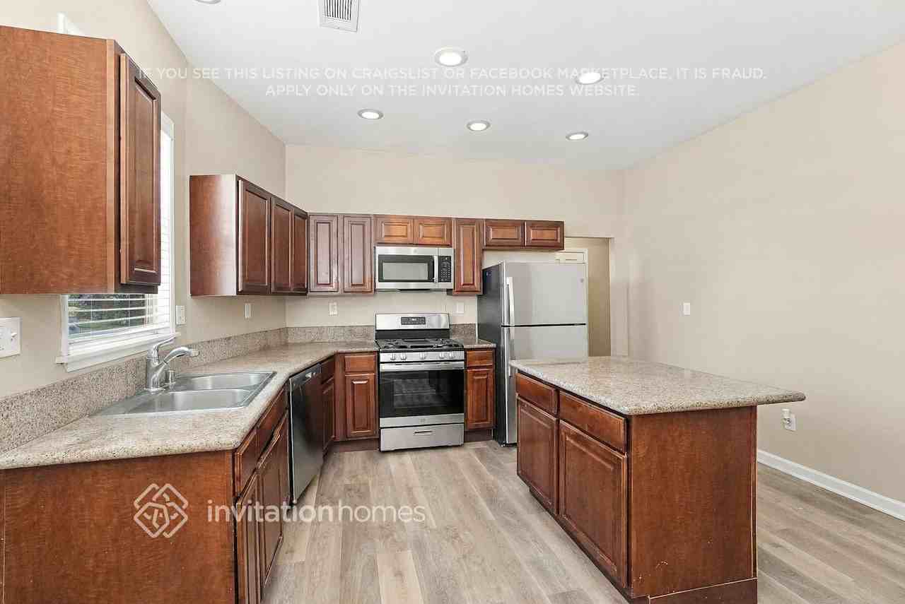 3524 Baltic Ave - Photo 6 of 17
