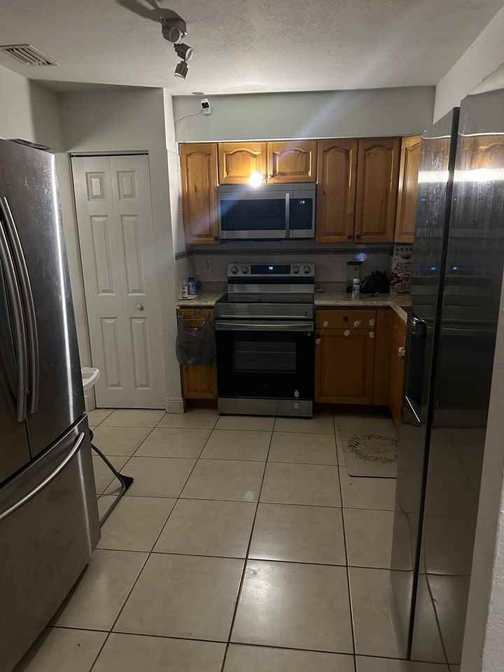 150 Se Duval Ave - Photo 3 of 11