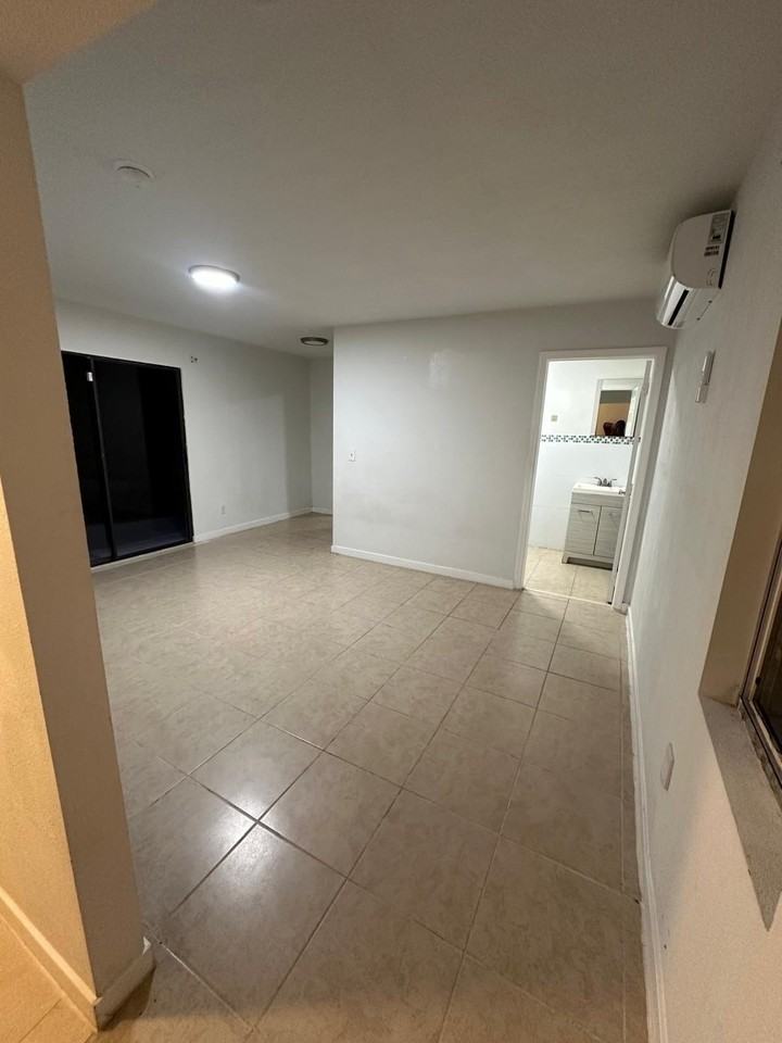150 Se Duval Ave - Photo 5 of 11