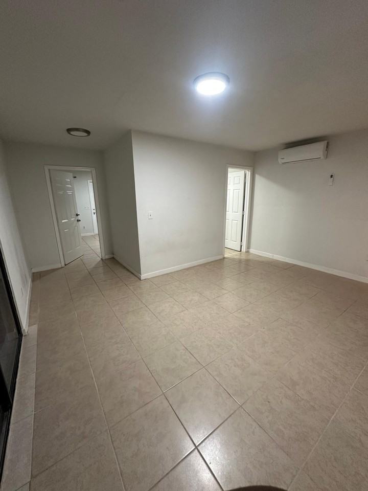 150 Se Duval Ave - Photo 6 of 11