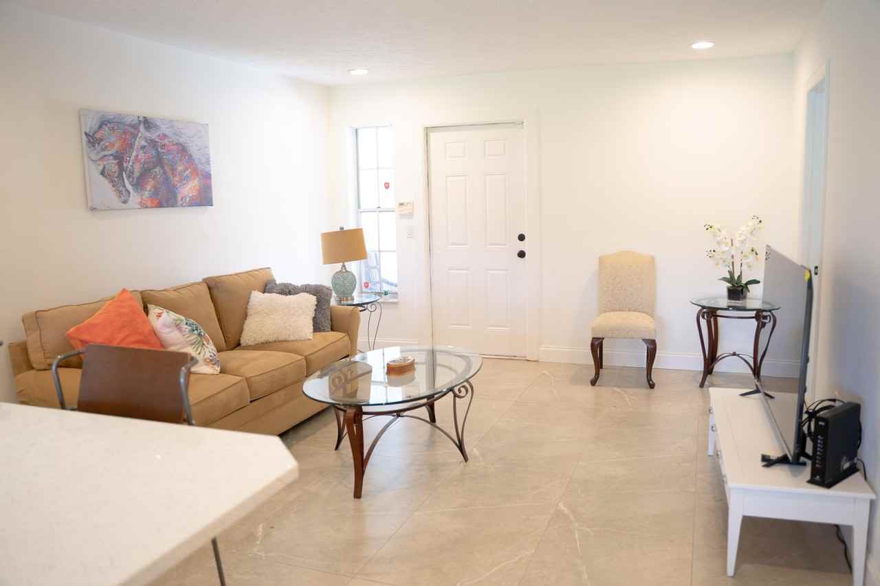 1425 Riverside Cir - Photo 5 of 25
