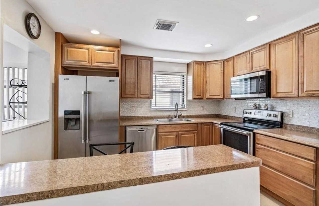 6089 Glentree Ln - Photo 2 of 15