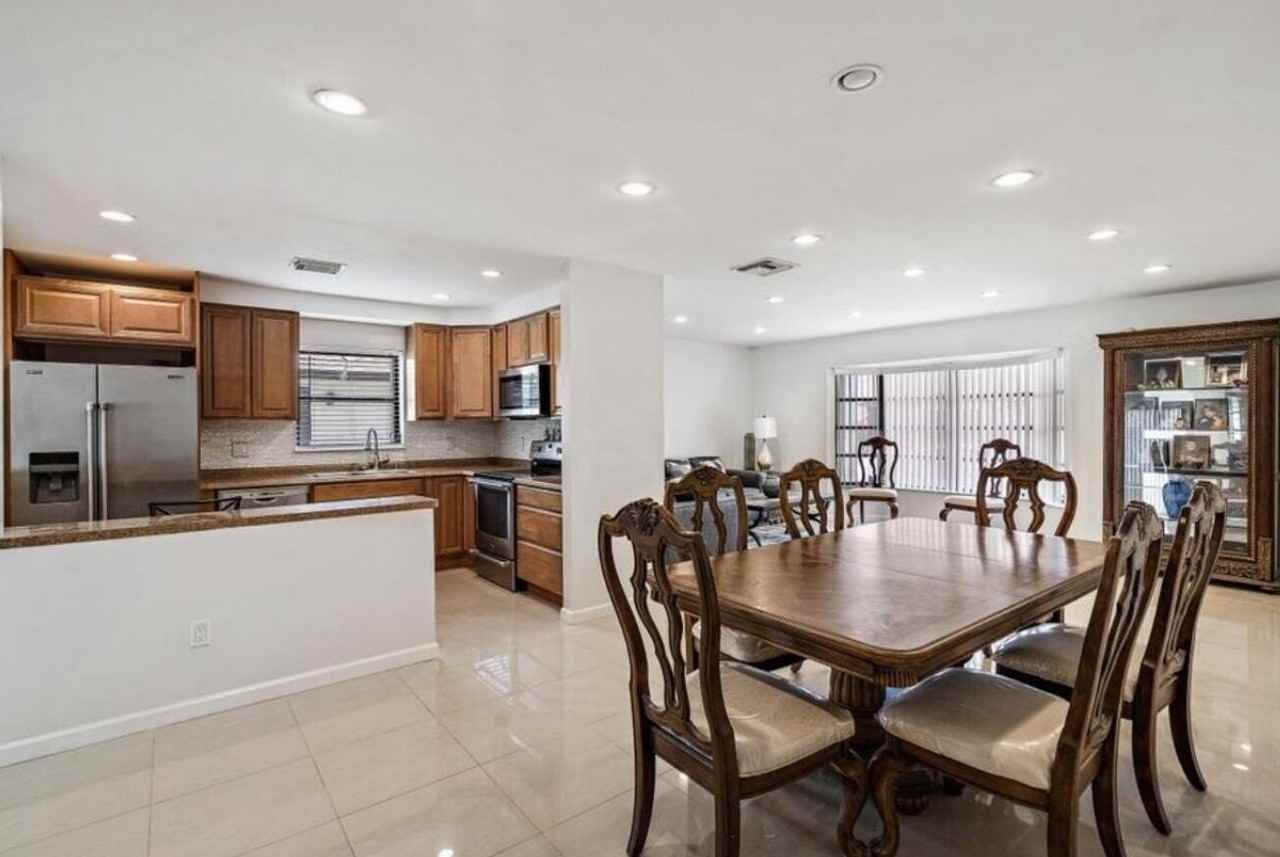 6089 Glentree Ln - Photo 4 of 15