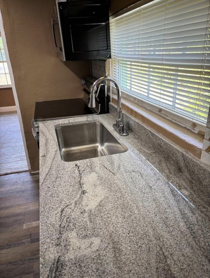 2410 San Marcos Ave - Photo 4 of 9