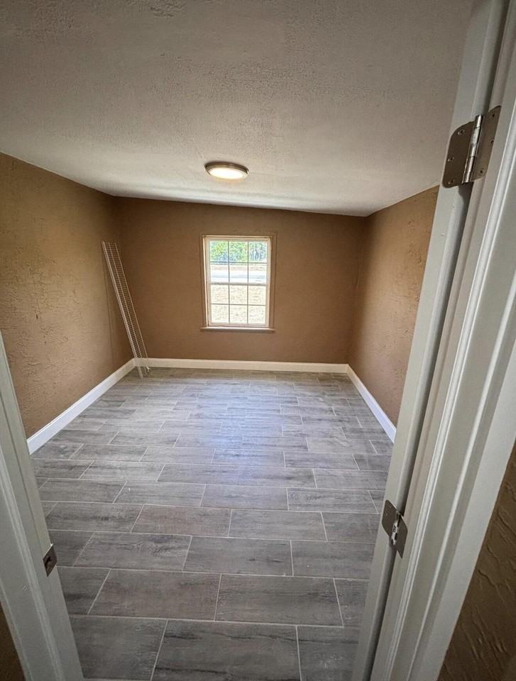 2410 San Marcos Ave - Photo 5 of 9