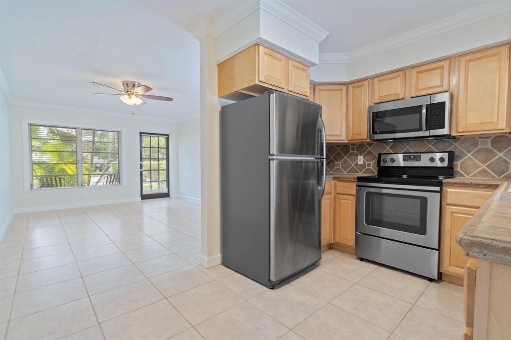 2317 Ne 33rd Ave - Photo 3 of 25