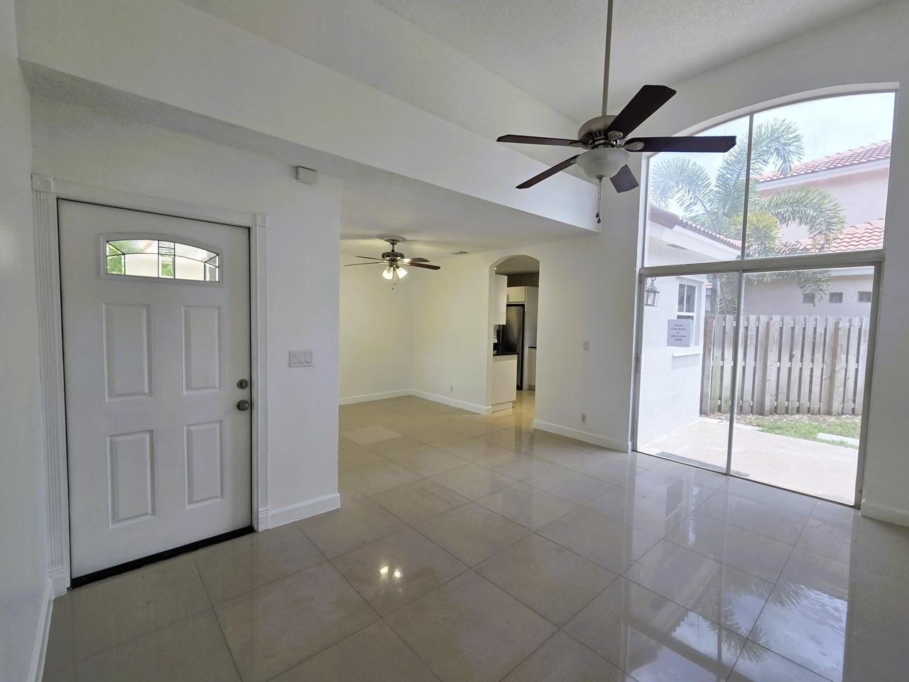 533 Nw 47th Ave - Photo 3 of 28