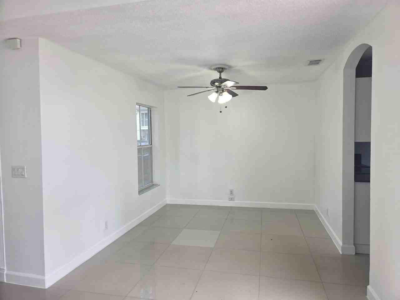 533 Nw 47th Ave - Photo 4 of 28
