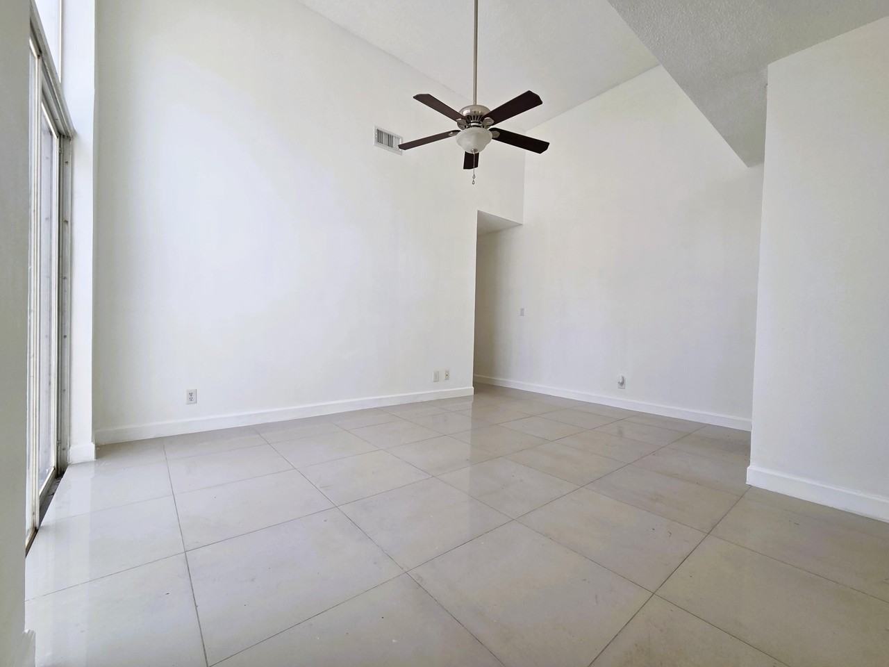 533 Nw 47th Ave - Photo 5 of 28