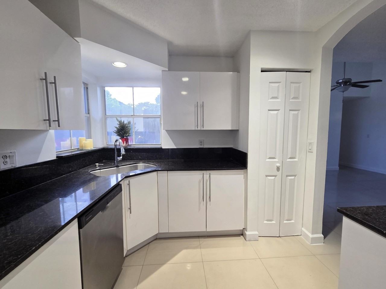 533 Nw 47th Ave - Photo 7 of 28