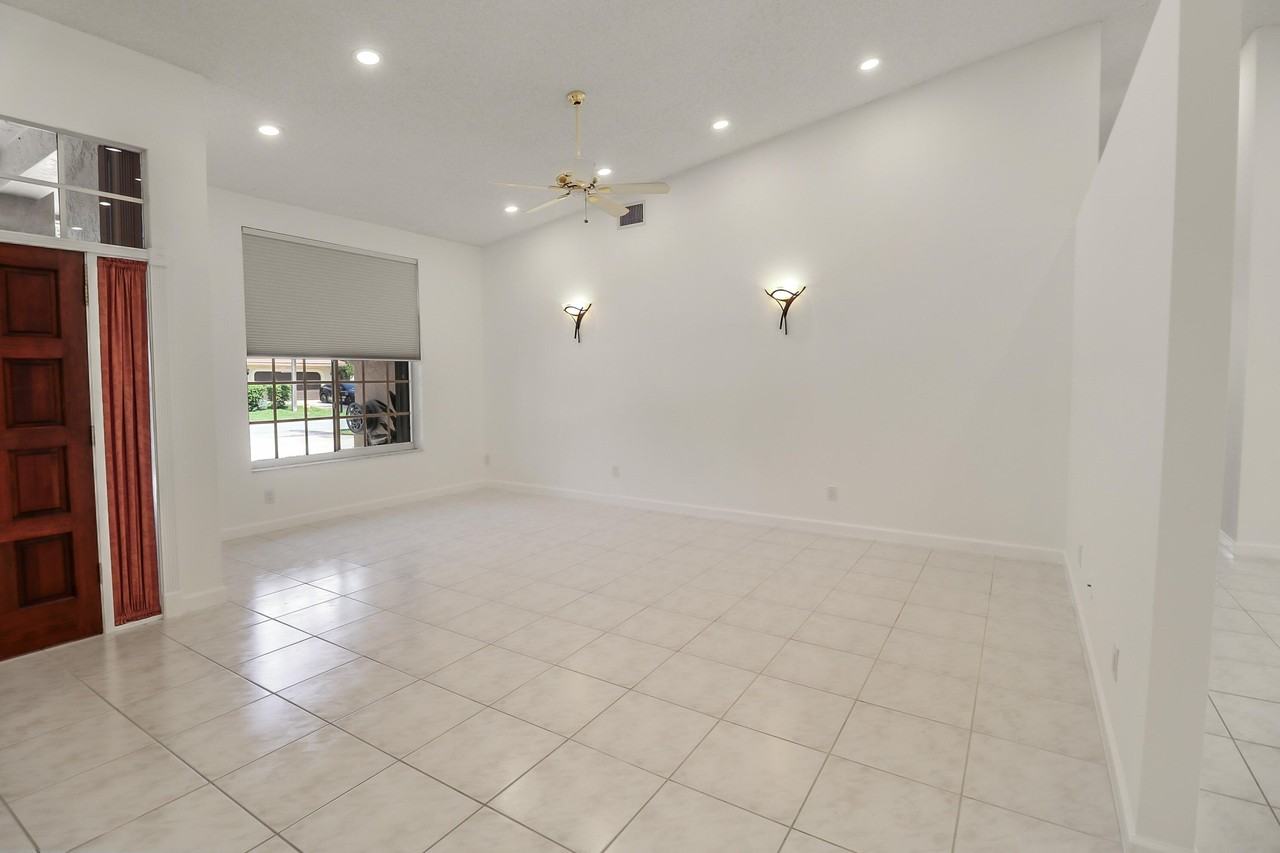 551 Nw 108th Ave - Photo 5 of 43