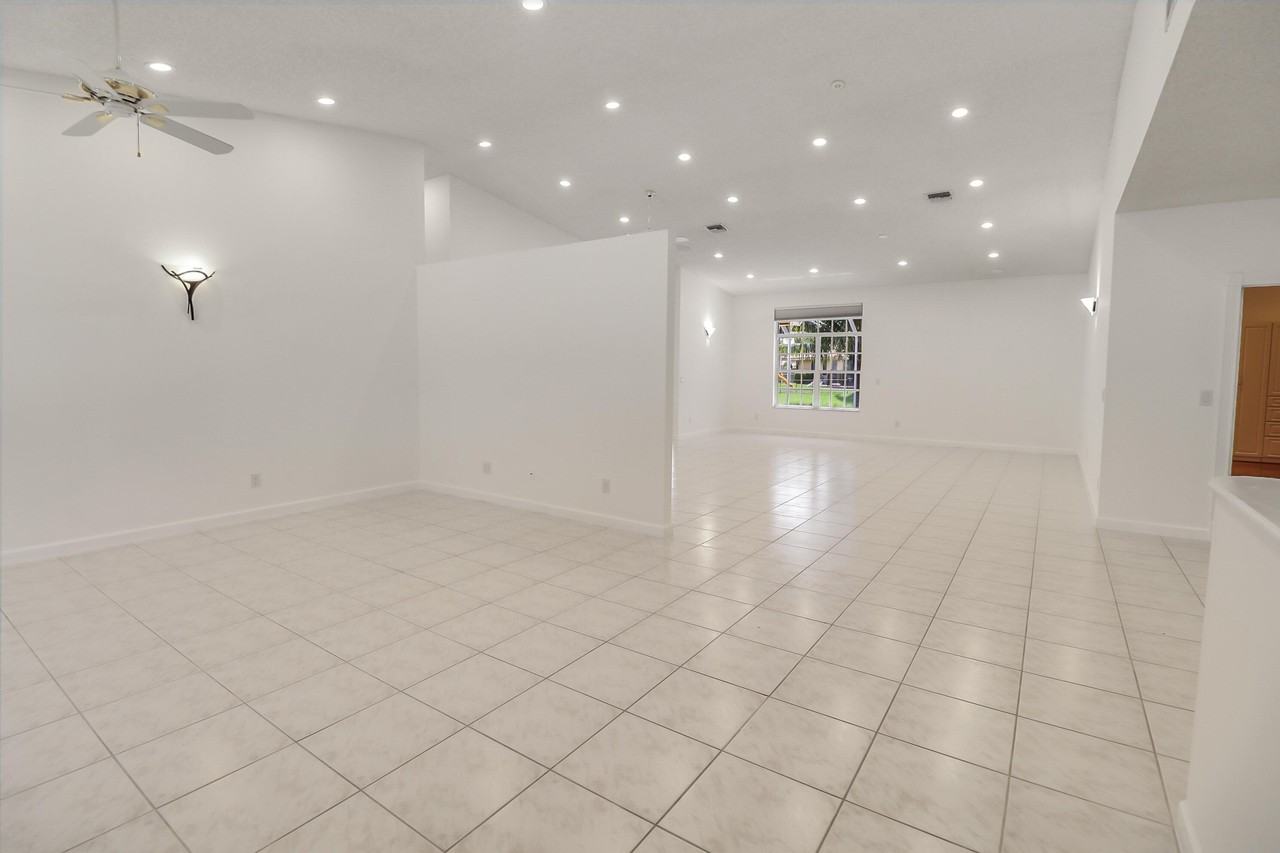 551 Nw 108th Ave - Photo 6 of 43