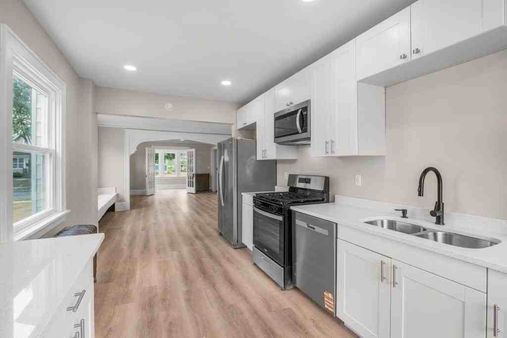 1257 Palace Ave - Photo 3 of 26
