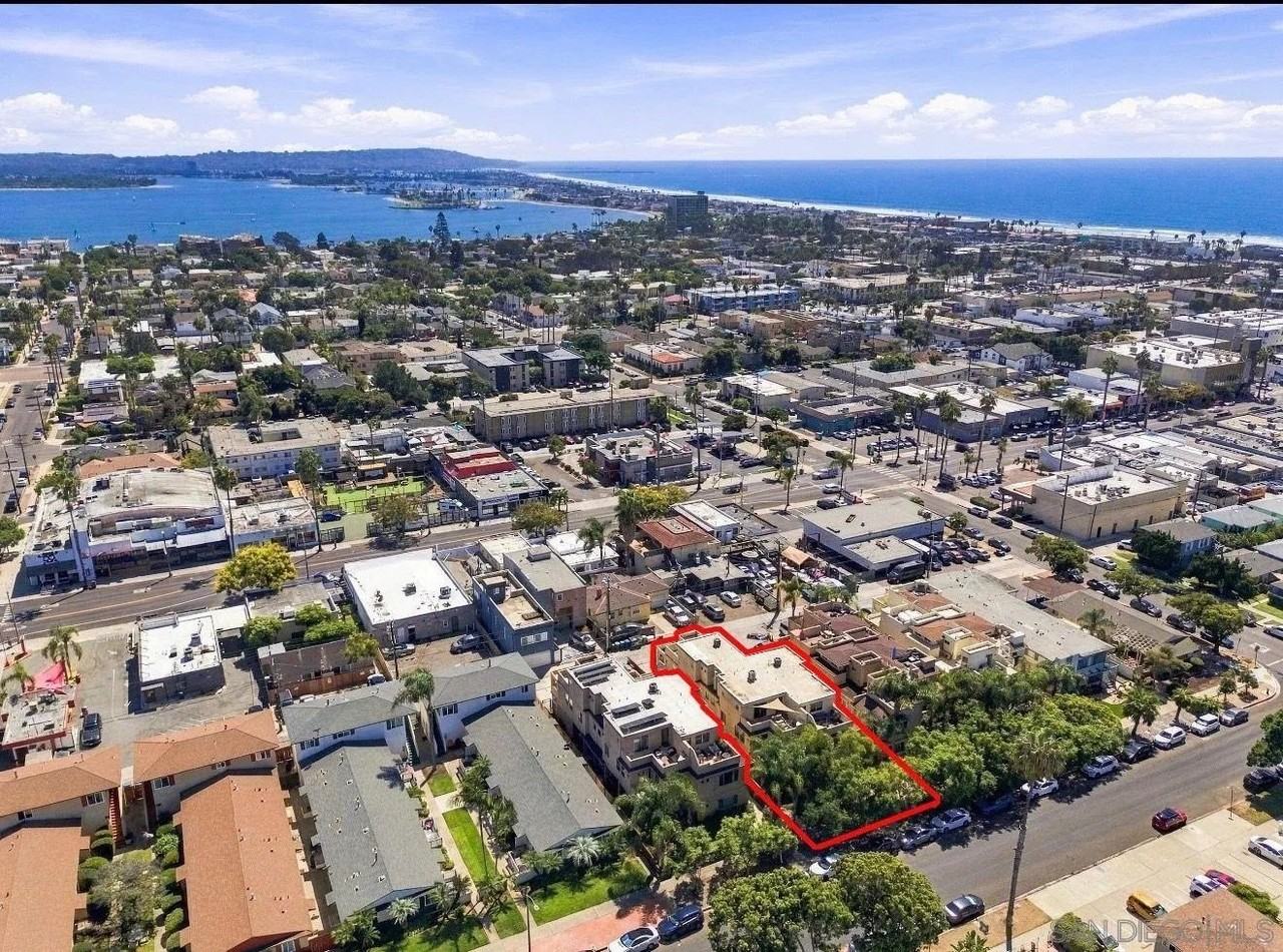 1135 Felspar St - Photo 3 of 44
